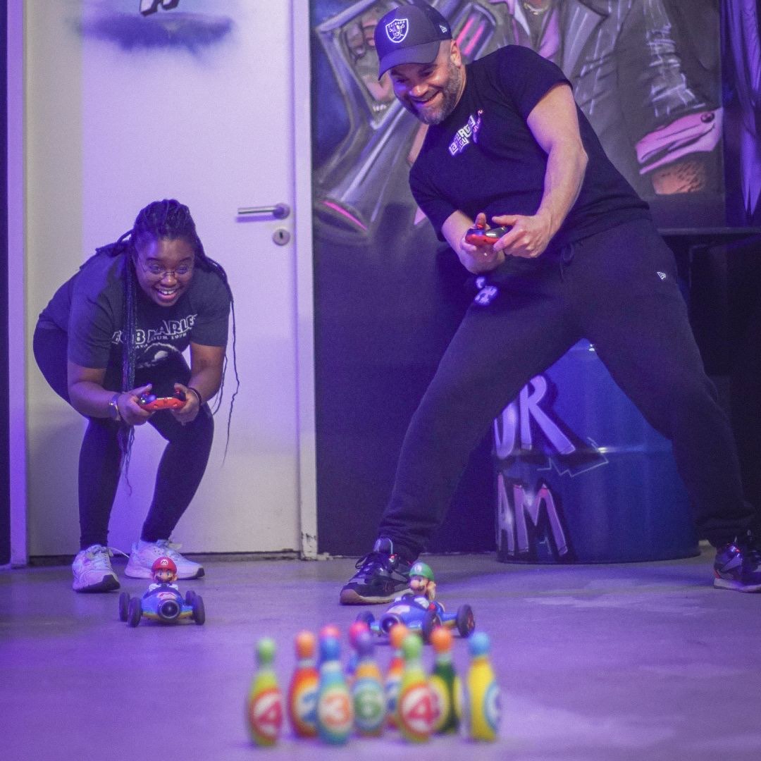 RC-Car-Bowling-Minispiel bei Beat Your Team Hannover